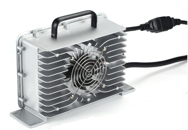 Roypow lithium lader 25,6v 30a 1x230V (lader for S24100C)